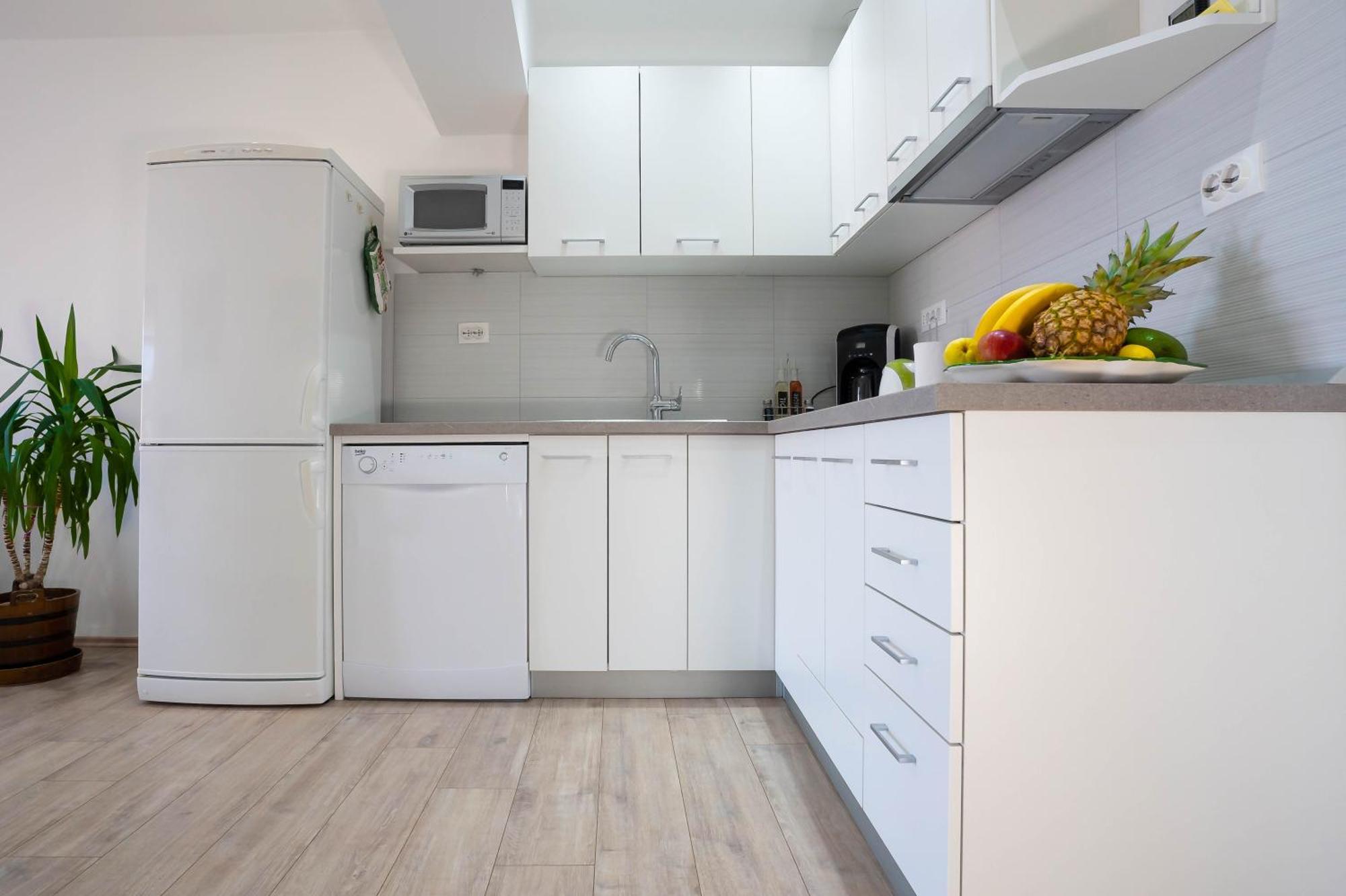 Apartments Angela Makarska Bagian luar foto